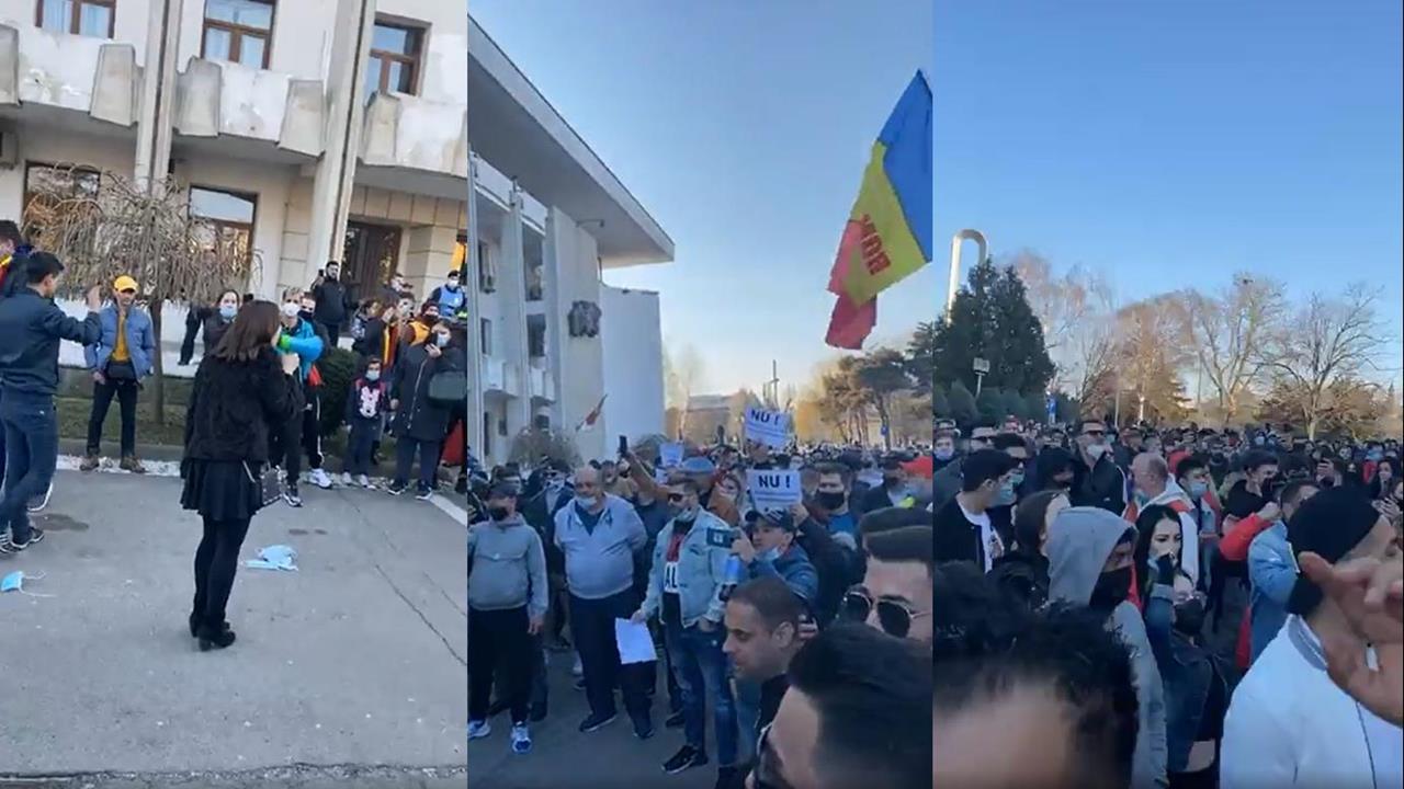 UPDATE. Protest de amploare în fața Prefecturii Constanța față de noile restricții impuse de Guvern: „Libertate, te iubim, ori învingem, ori murim”. VIDEO