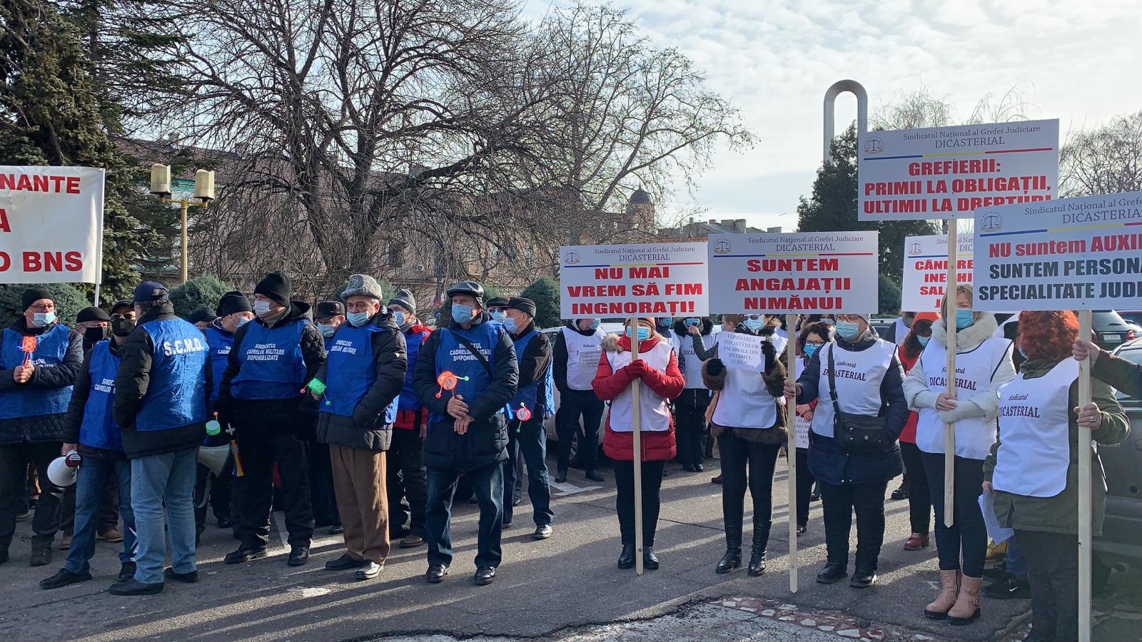 ConstanÈ›a Protest In FaÈ›a Prefecturii CerinÈ›ele SindicaliÈ™tilor Galerie Foto Dobrogea Tv