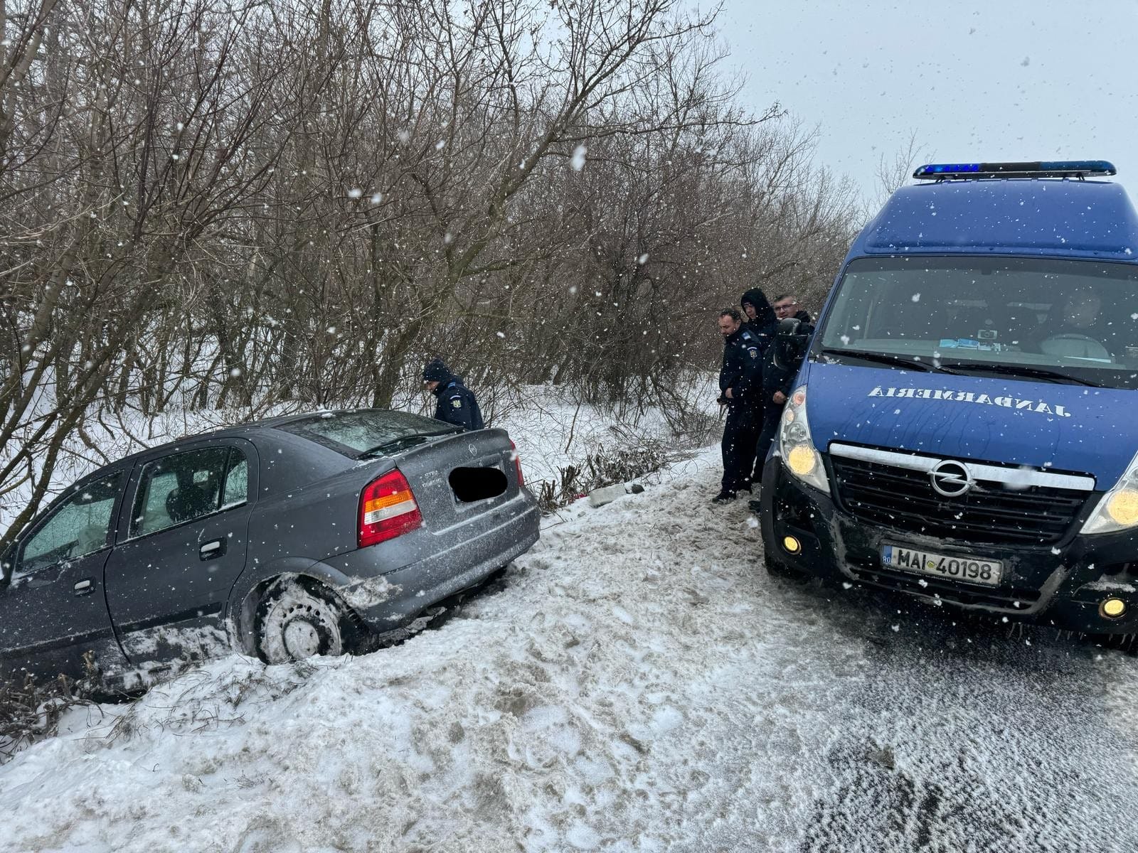 accident-intre-malu-si-ion-roata-jandarmii-constanteni-au-salvat-doua-persoane