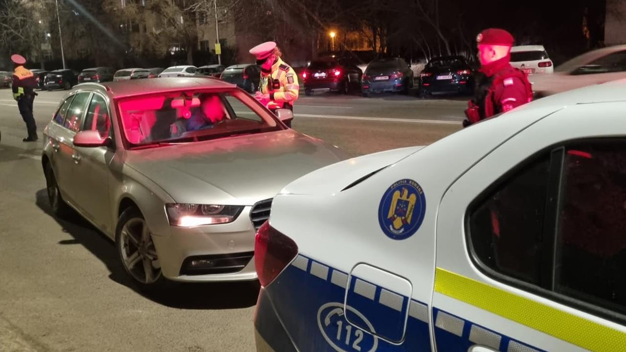 Controale ale polițiștilor, în județul Constanța: minor fără permis pe motociclu, bărbat prins la volan cu permisul suspendat și bărbat prins cu numere expirate la mașină
