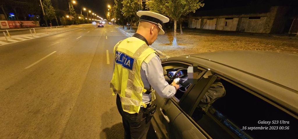 Razie a poliţiştilor rutieri în staţiunea Mamaia. Zeci de şoferi au fost testaţi cu etilotestul sau cu aparatul drugtest - tânăr de 19 ani prins drogat cu cocaină
