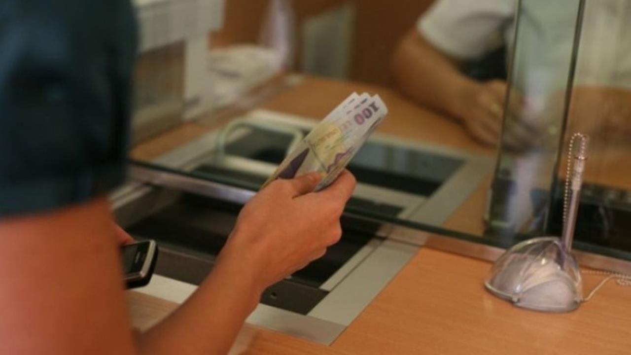 Alte opt bănci din România au fost amendate de Protecția Consumatorului pentru nereguli la modul de calcul al ratelor la credite