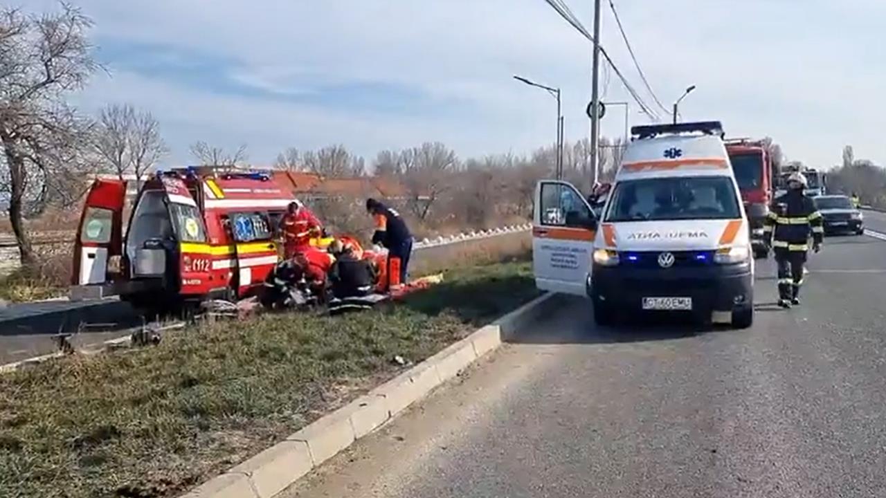 Accident grav între Eforie Nord și Eforie Sud. Un motociclist a rămas fără un picior după ce a căzut în șanț. VIDEO