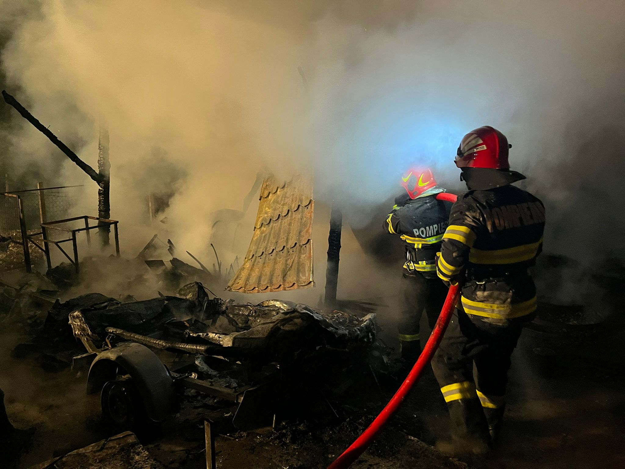 Incendiu violent în localitatea Parcheș din județul Tulcea. O gospodărie a fost distrusă de flăcări