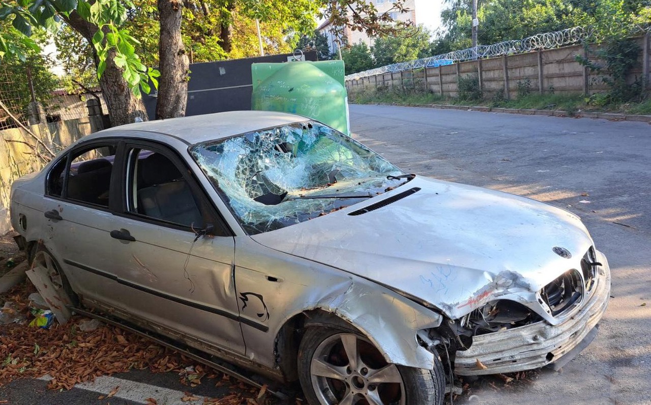 Domeniul public al municipiului Constanța va fi eliberat de 40 vehicule abandonate sau fără stăpân - GALERIE FOTO