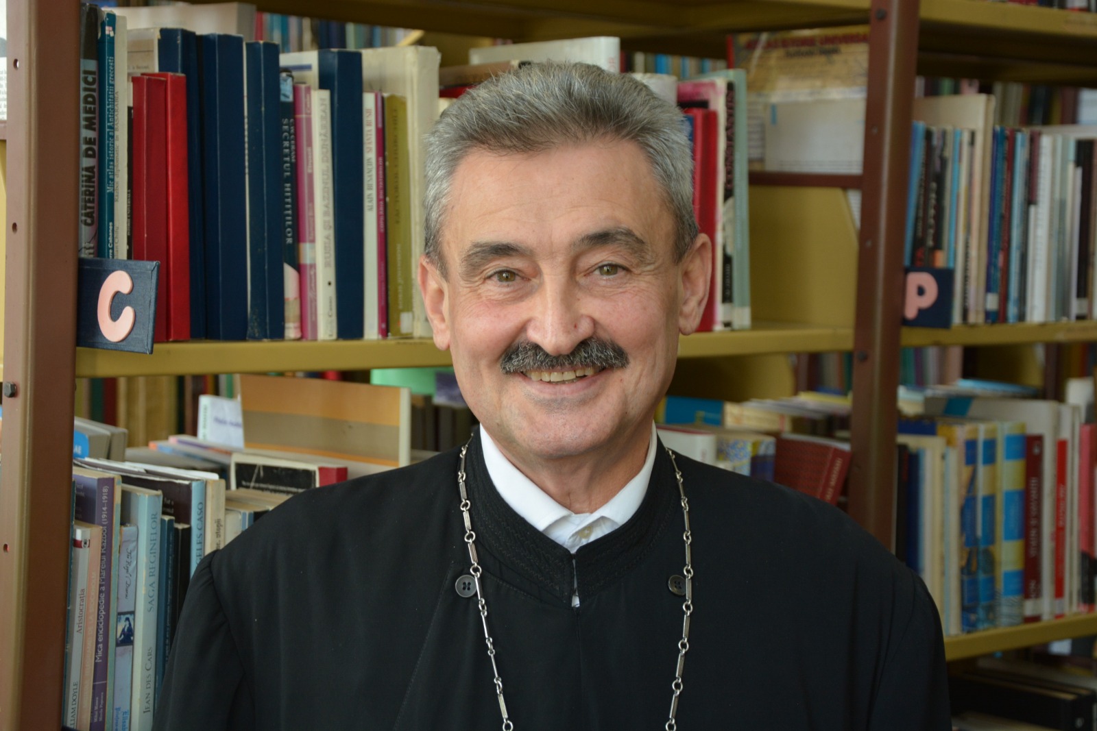 despre-carte-si-spiritualitate-la-inceput-a-fost-cuvantul-cu-parintele-marius-mosteanu-la-biblioteca-judeteana-constanta