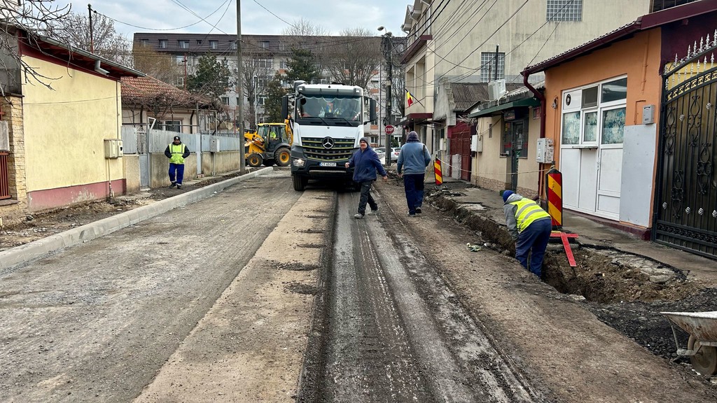 lucrari-de-reabilitare-a-carosabilului-pe-strada-luptatori-din-cartierul-inel-ii