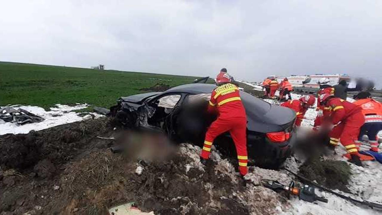 NAȚIONAL. Accident cumplit în această după-amiază: un tânăr de 20 de ani a murit, iar alți patru au ajuns la spital după ce s-au răsturnat cu mașina