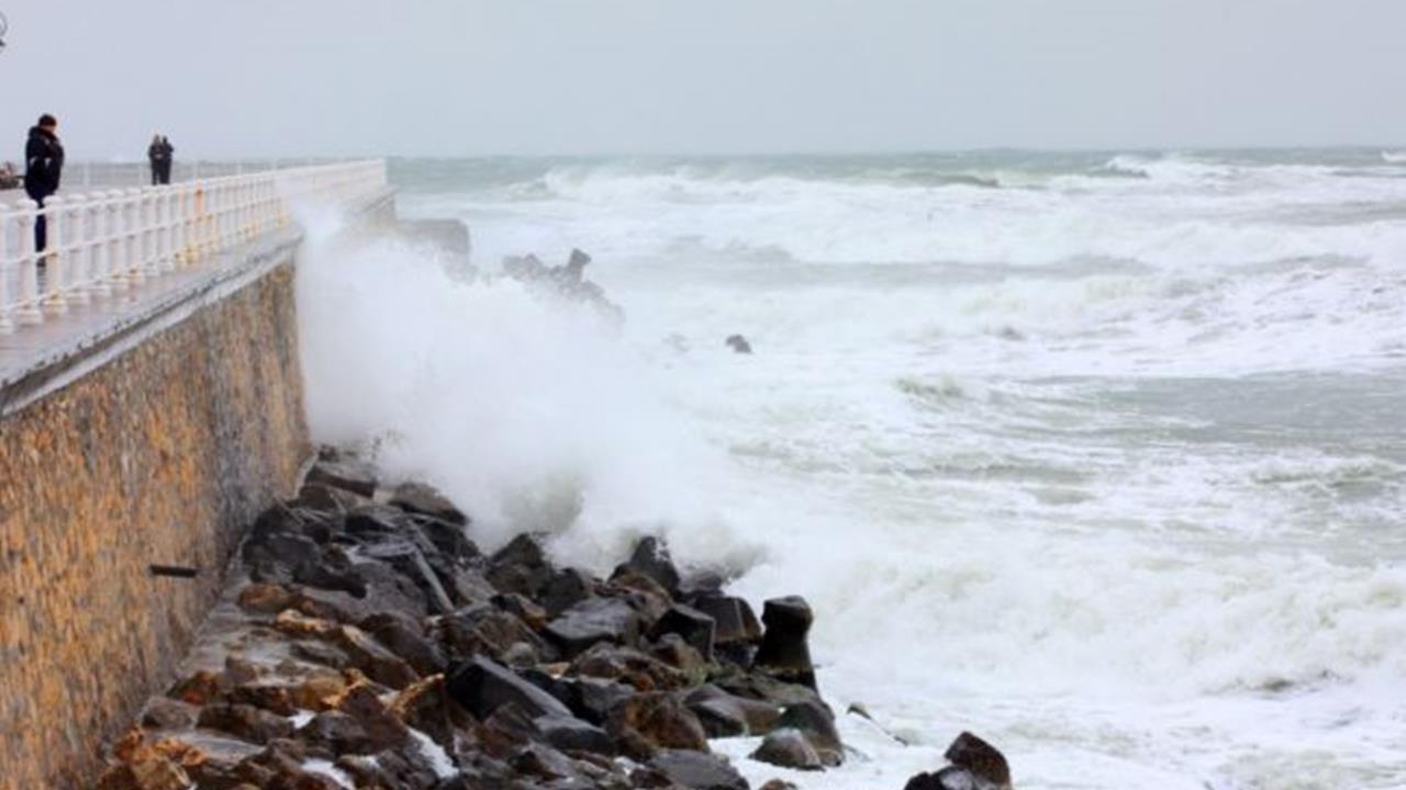 Avertizare meteo. Cod galben de vânt puternic în mai multe județe din țară, între care și Constanța și Tulcea: rafalele ajung la 110 km/h. HARTĂ